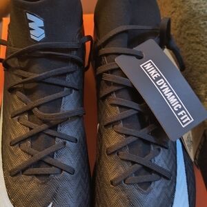 Nike Dynamic Fit Black and White Athletic Shoes